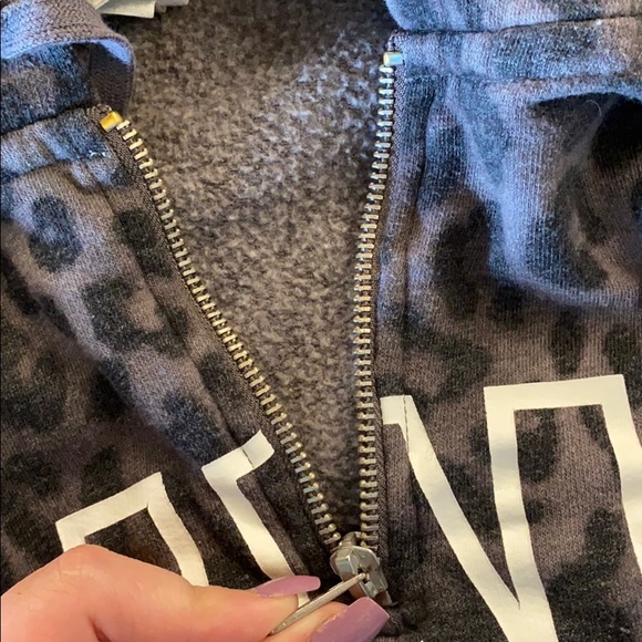 PINK cheetah print hoodie - Picture 3 of 4